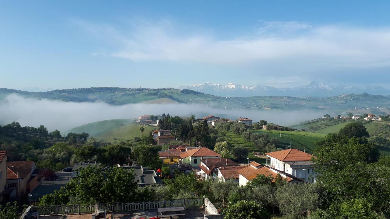 Bed And Breakfast La Pecora Rosa Sant'Omero エクステリア 写真