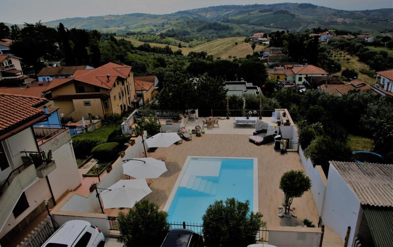 Bed And Breakfast La Pecora Rosa Sant'Omero エクステリア 写真